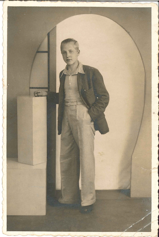 Henk, 16 jaar, matroos in mooi pak (1938-07-04)
